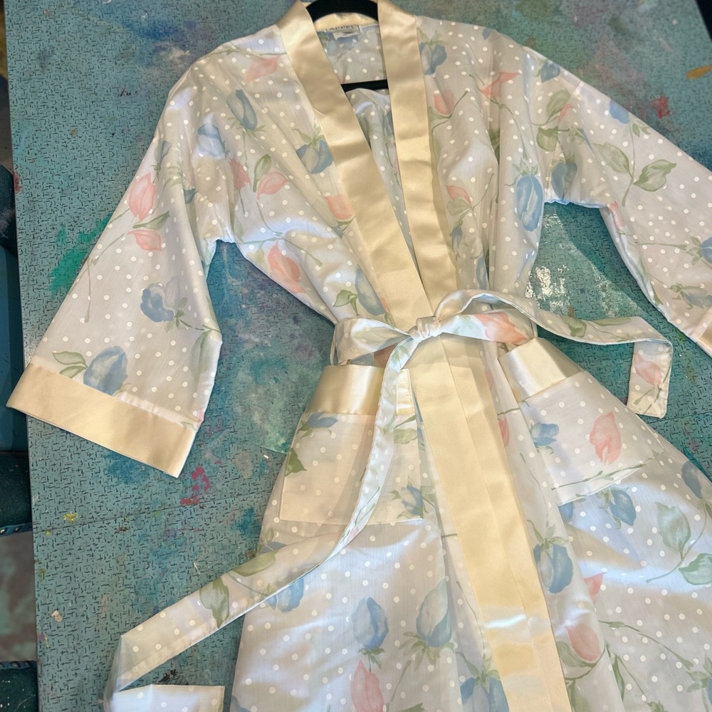 Vintage Pastel Floral and Polka Dot Robe - Picture 2 of 13